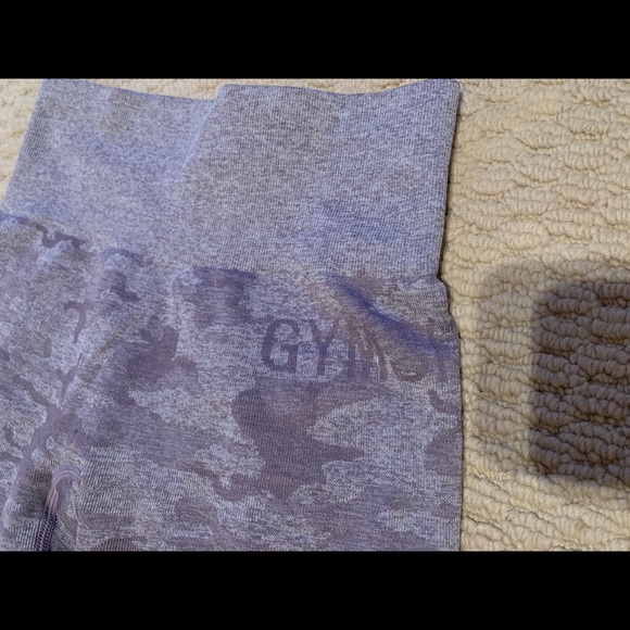 Original camo seamless Gymshark leggings in purple - Picture 5 of 8